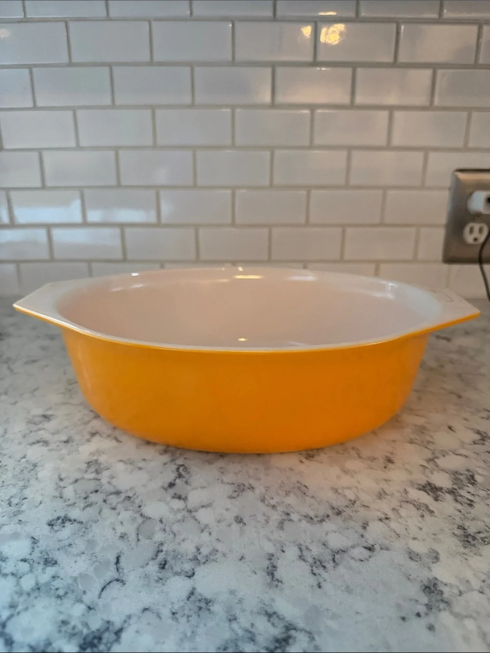 Vtg DAISY PYREX 045 2.5 quart Oval Yellow Casserole Dish